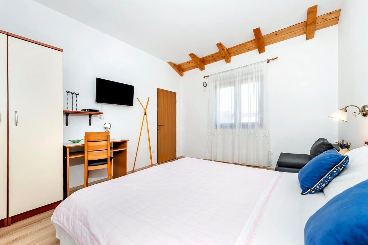 House Lena - 800 M From The Sea Apartment โรวีน ภายนอก รูปภาพ